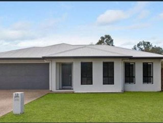Spacious Family Home in Quiet Bushland Beach Cul de Sac