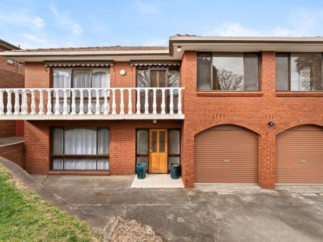 Spacious Family Home in Quiet Chadstone Court
