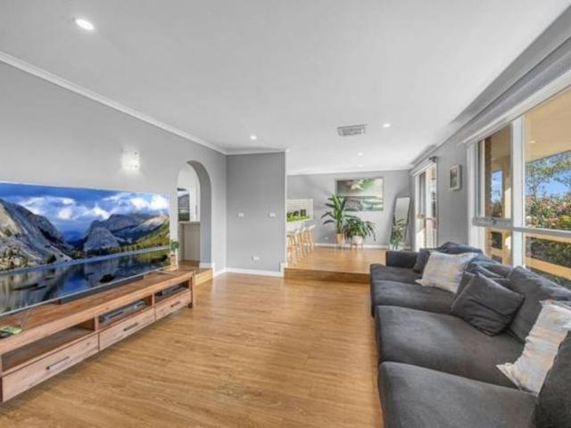 Spacious Family Home in Quiet Coldstream Location