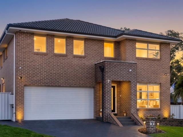 Spacious family home in quiet cul de sac move In ready
