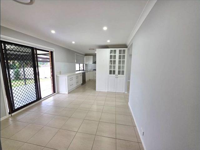 Spacious Family Home in Quiet Cul de sac
