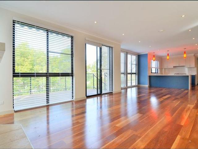 Spacious Family Home In Quiet Cul de sac