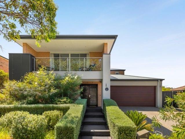 Spacious family home in quiet Hampton cul de sac