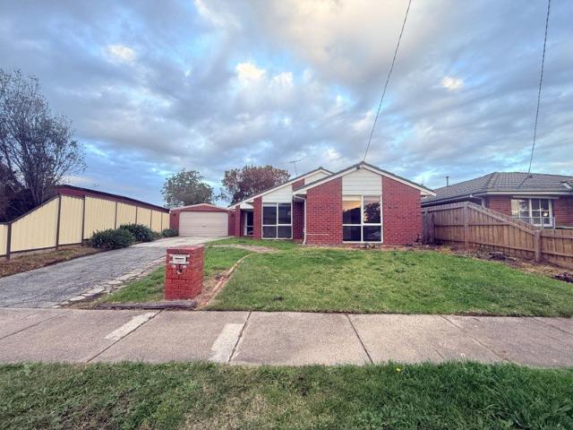 SPACIOUS FAMILY HOME IN QUIET HAMPTON PARK LOCATION!