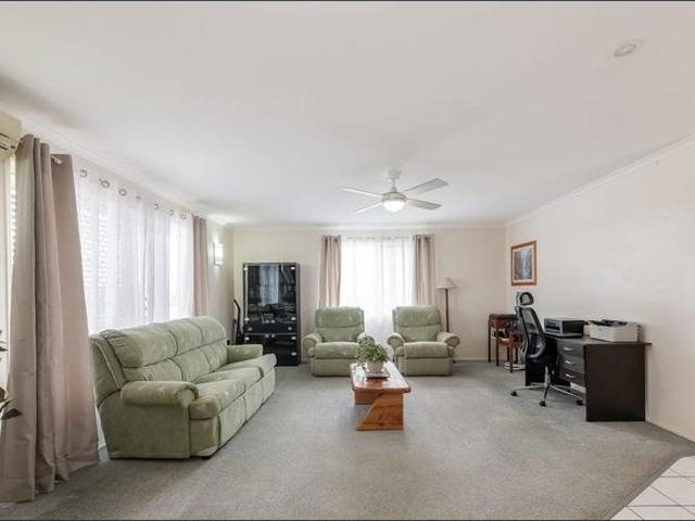 Spacious Family Home in Quiet Kepnock Court