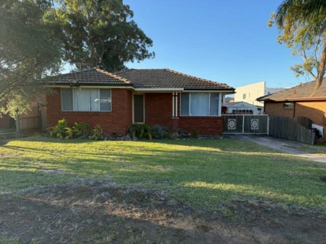 FRESHLY PAINTED FAMILY HOME IN QUIET LOCATION
