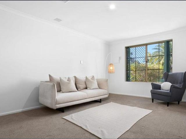 Spacious Family Home in Quiet Maddington Cul de Sac