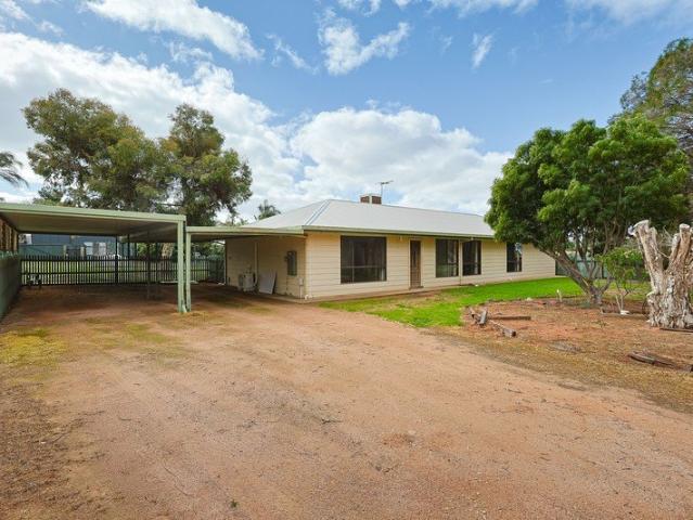 Spacious Family Home in Red Cliffs