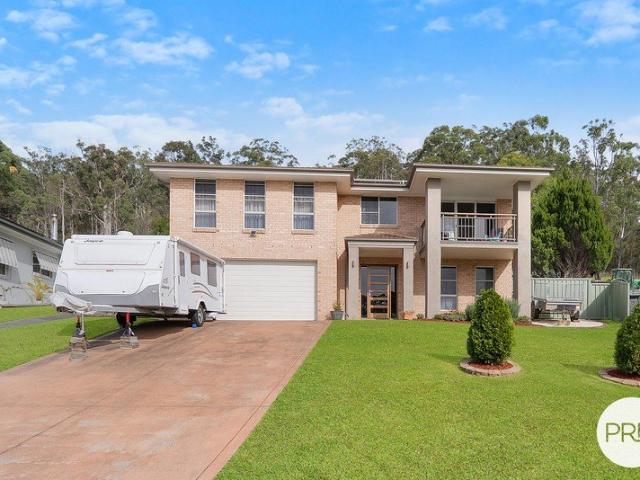 Spacious Family Home in Sought After Fairwinds Estate