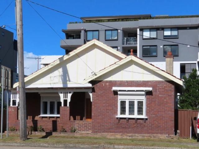 Spacious Family Home in Prime Kogarah Bay Location FRESHLY PAINTED!