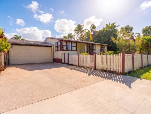 SPACIOUS FAMILY HOME IN SOUGHT AFTER YORKEYS KNOB!
