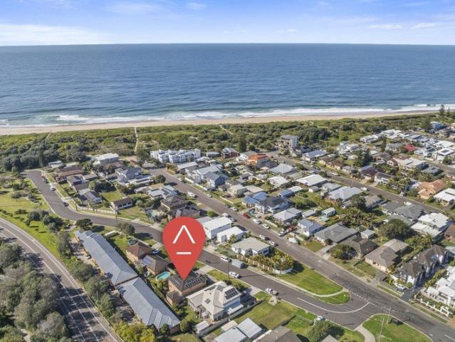 Spacious Family Home just metres to the beach! Ideal holiday home