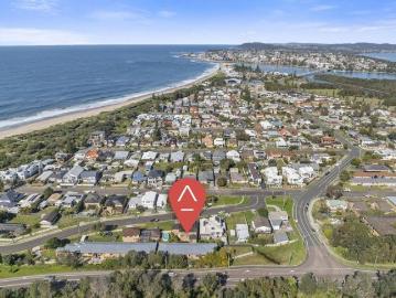 Spacious Family Home just metres to the beach! Ideal holiday home