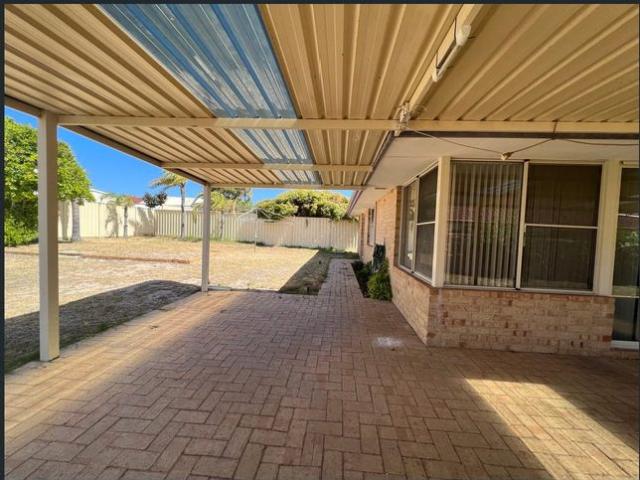 Spacious Family Home Just Moments from Warnbro Beach