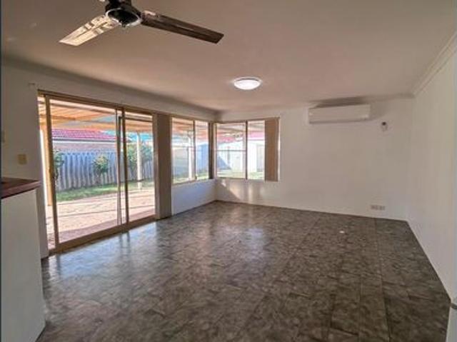 Spacious Family Home Just Moments from Warnbro Beach