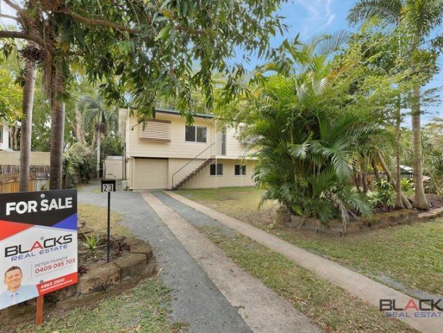 Spacious Family Home Live, Work & Play!
