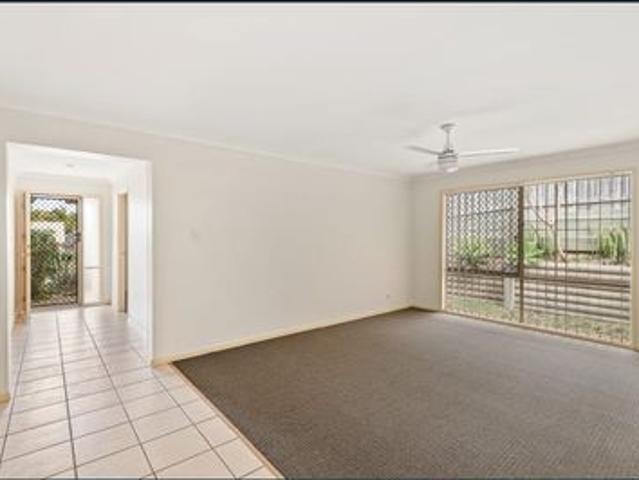 SPACIOUS FAMILY HOME LOACATED IN A GREAT STREET