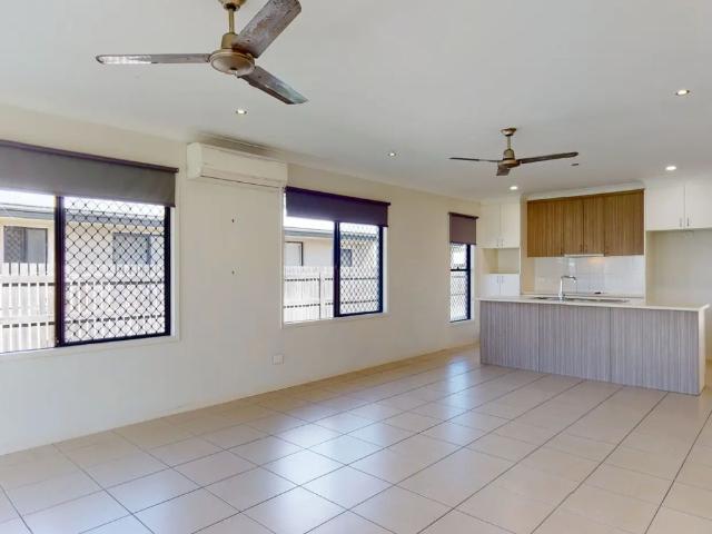 Spacious Family Home Located In a Quiet Street!