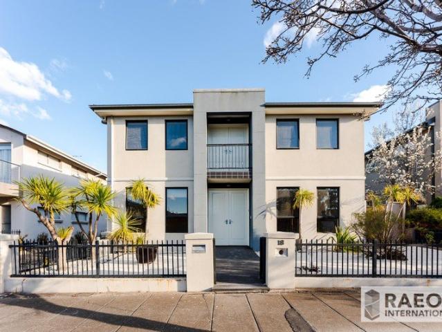 SPACIOUS FAMILY HOME LOCATED IN PRIME LOCATION TO AMENTIES