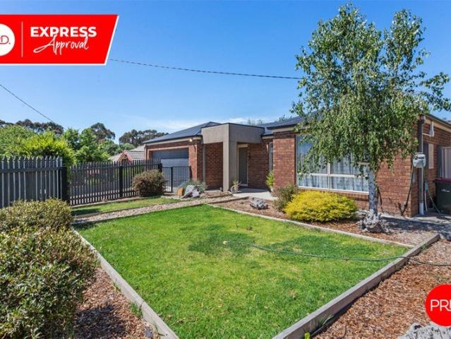 Spacious family home located in the ever popular Castlemaine location!