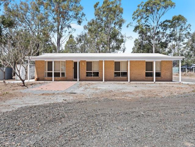 Spacious Family Home Minutes from Plainland