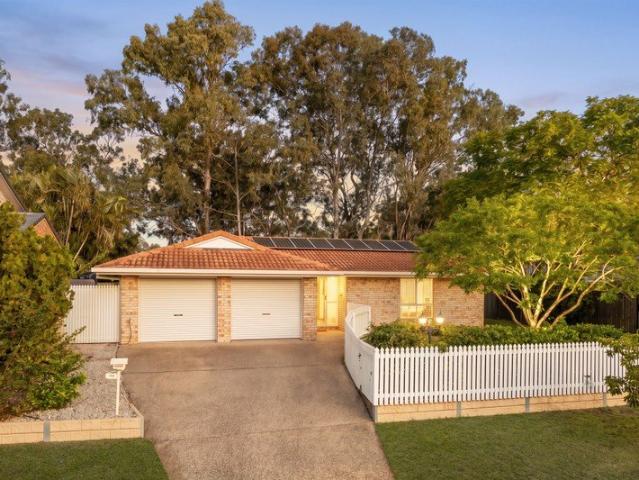 Spacious Family Home Moments from Golf, River Parklands & Local Shops