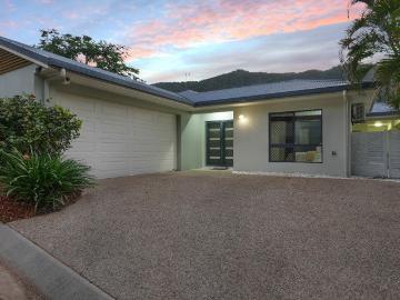 Elevated. Scenic. Spacious. Family home in Redlynch Valley