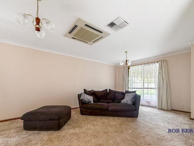Spacious Family Home Near Orana Mall and Schools