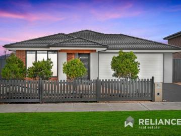 Spacious Family Home on 540sqm Opposite Park & Bridgefield Residency Club