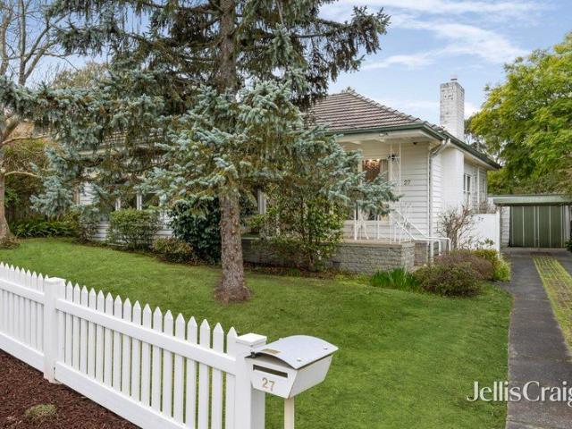Spacious family home on 664sqm in prized Vermont Secondary College zone