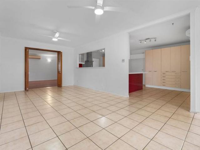 Spacious Family Home on 819m² – Prime Sunnybank Location