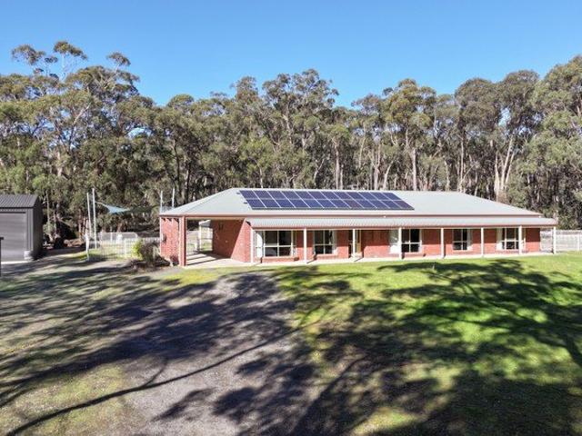 Spacious Family Home on 8.75 Acres with Exceptional Shedding