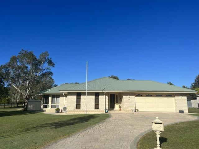 Spacious Family Home on 1 Acre in Gulmarrad