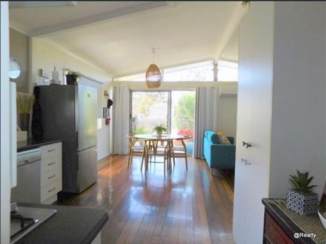 Spacious Family Home on 1,018m² in Nanango