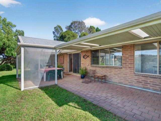 SPACIOUS FAMILY HOME ON 2.14 HECTARES WITH STUNNING VALLEY VIEWS