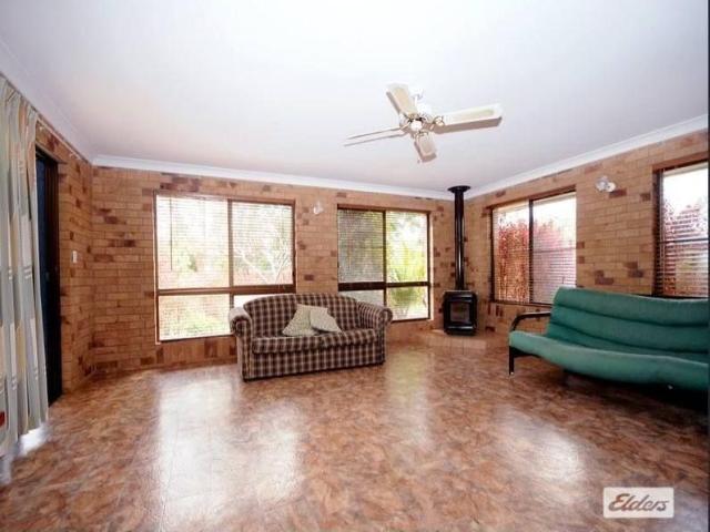 Spacious Family Home on 3/4 Acres in the Heart of Withcott