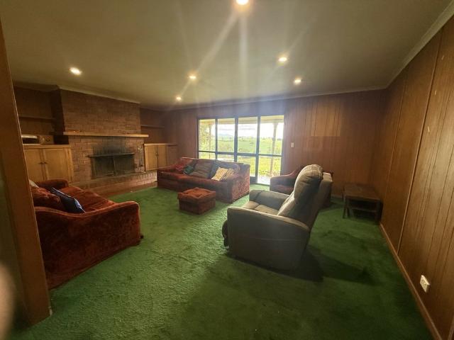 Spacious Family Home on 35.25 Ha � Partly Furnished with Stunning Rural Views