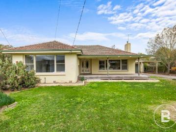 SPACIOUS FAMILY HOME ON A GENEROUS ALFREDTON ALLOTMENT