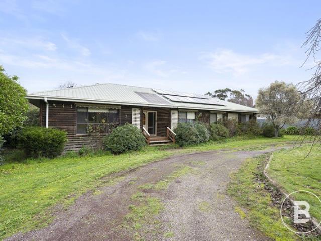 SPACIOUS FAMILY HOME ON A GENEROUS ALLOTMENT WITH SHEDDING