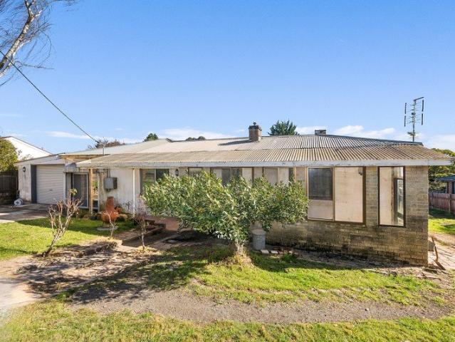 Spacious Family Home on a Generous 1,236sqm Block with Endless Potential