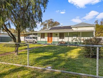 Spacious Family Home on a Generous 1,924 sqm Block