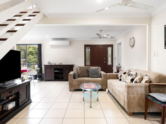 SPACIOUS FAMILY HOME ON A GENEROUS 702M² BLOCK KINGSTON