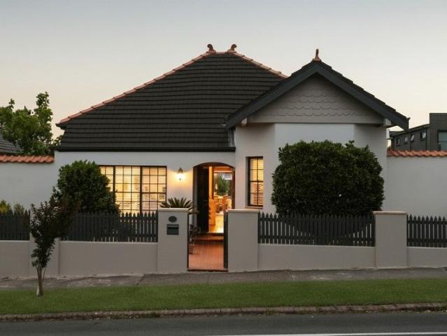 Spacious Family Home on a Generous 733sqm block with 17.8m frontage