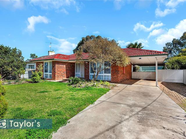 SPACIOUS FAMILY HOME ON A LARGE ALLOTMENT!