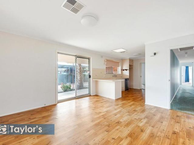 SPACIOUS FAMILY HOME ON A LARGE ALLOTMENT!