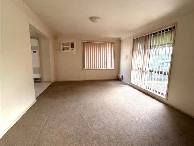 SPACIOUS FAMILY HOME ON A LARGE BLOCK CLOSE TO CRANBOURNE TRAIN STATION!