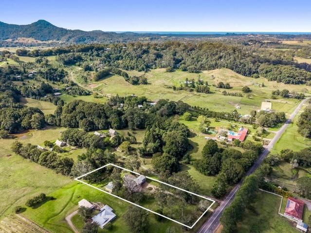 Spacious Family Home On A Large Block, Close To The Iconic Town of Mullumbimby
