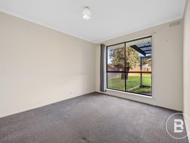 SPACIOUS FAMILY HOME ON A LARGE BLOCK