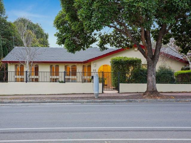 Spacious family home on corner allotment 4km to CBD