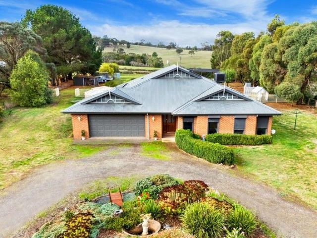 Colossal Family Home, Huge Block With Features & Benefits For Everyone